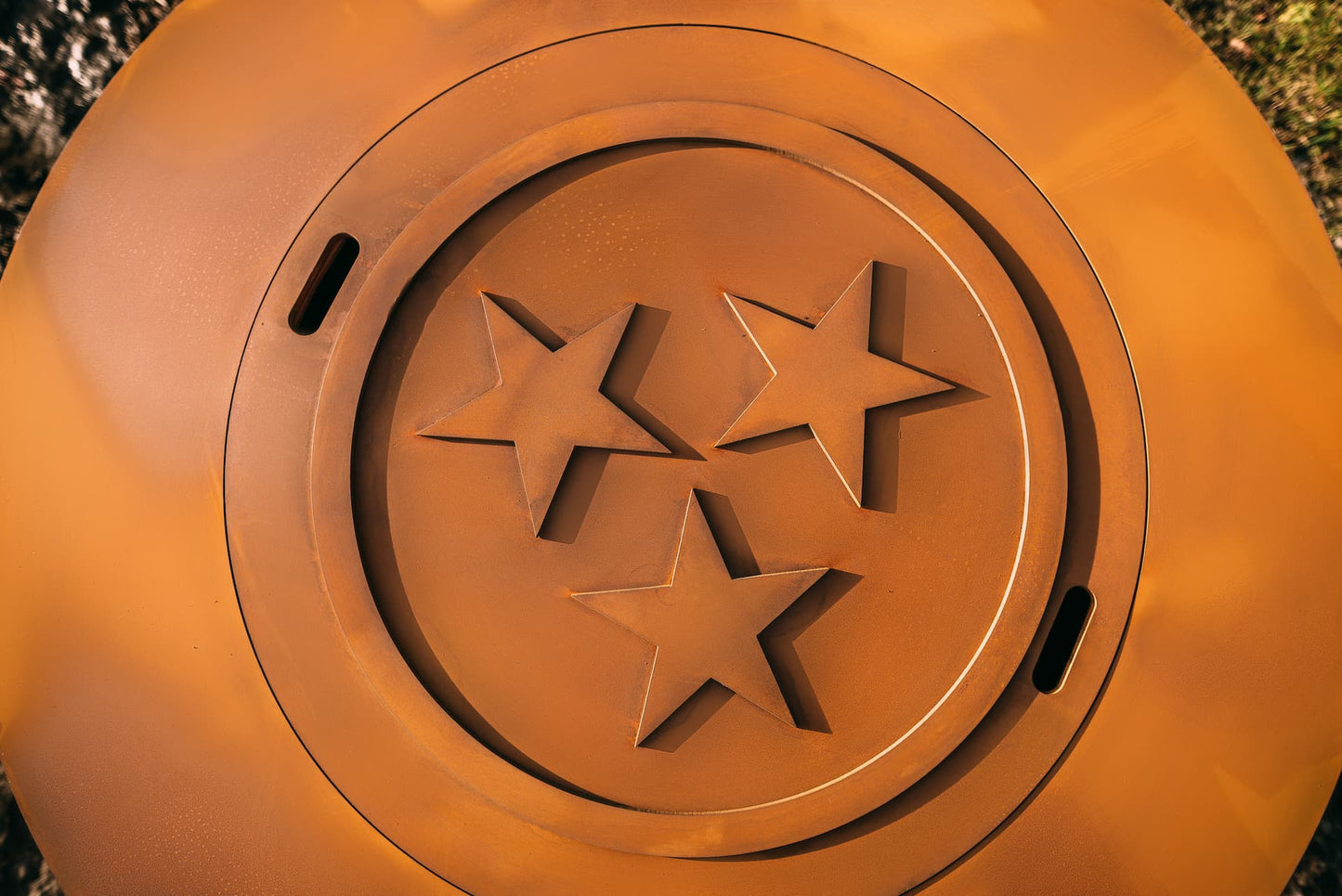 Top down view of the Magnum's carbon steel lid with three star design.