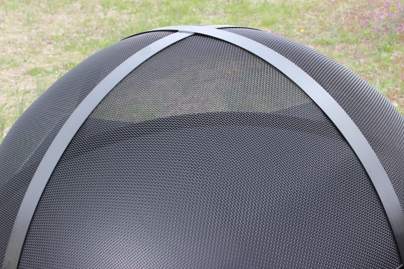 Close-up of cross section of 304 stainless steel bands and stainless steel mesh of 40” Spark Guard. Fits Fire Pit Art style: Nepal (sold separately).